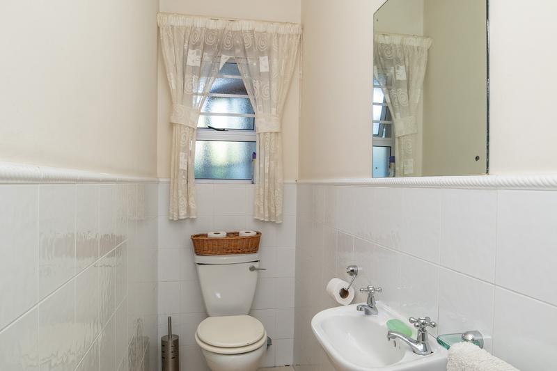 5 Bedroom Property for Sale in Constantia Western Cape